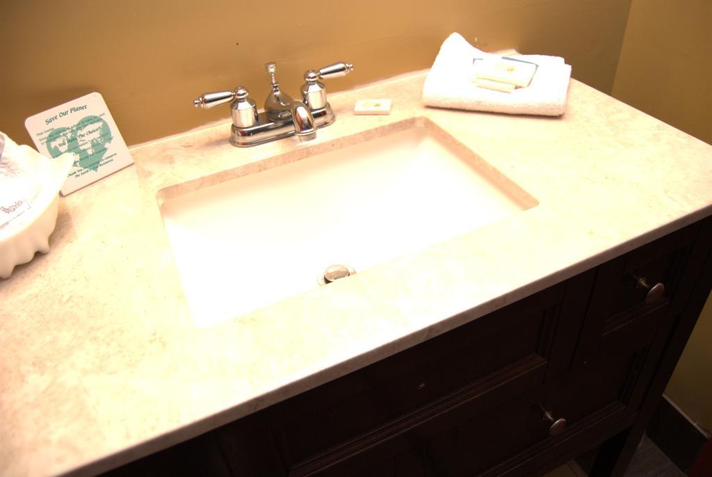 Two Double Beds with Exterior Door - Smoking,434998137:JPEG