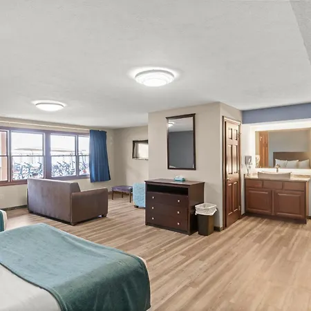 Edgewater Hotel And Suites-2