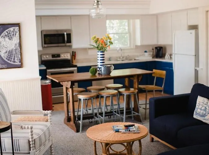 Put in Bay HotelsChapman House