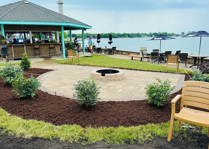 Bayshore Resort Downtown Put-In-Bay Island